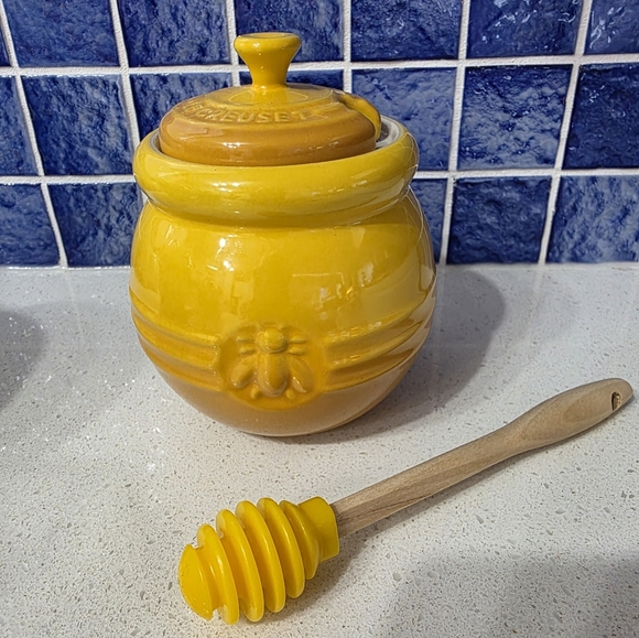 Le Creuset Other - Le Creuset Yellow Honey Pot with Dipper